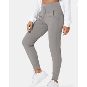 Halara Softlyzero Gray High Waist Side Pocket Slim Joggers Size Medium NWT New